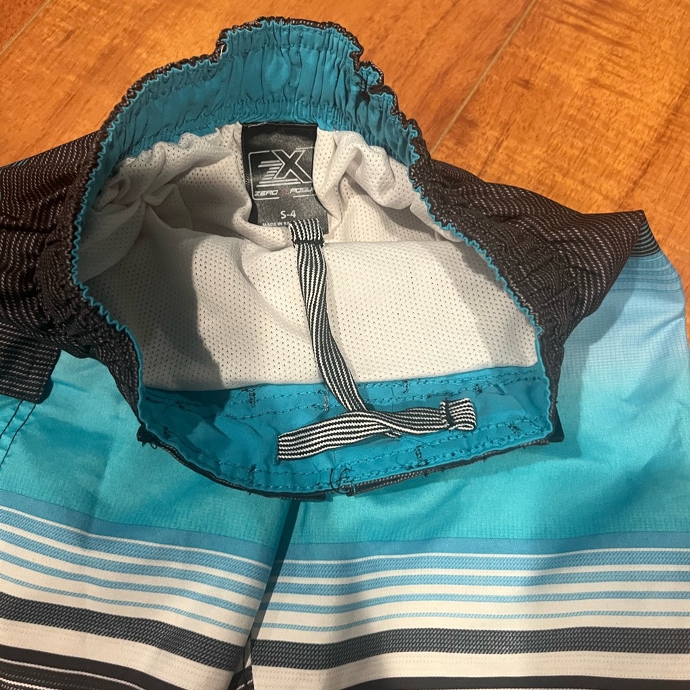 Bathing suit - Picture 2 of 3